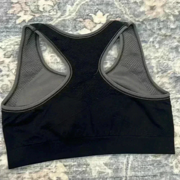 Women’s size small/ medium sports bra bundle. In good condition! - Picture 12 of 15